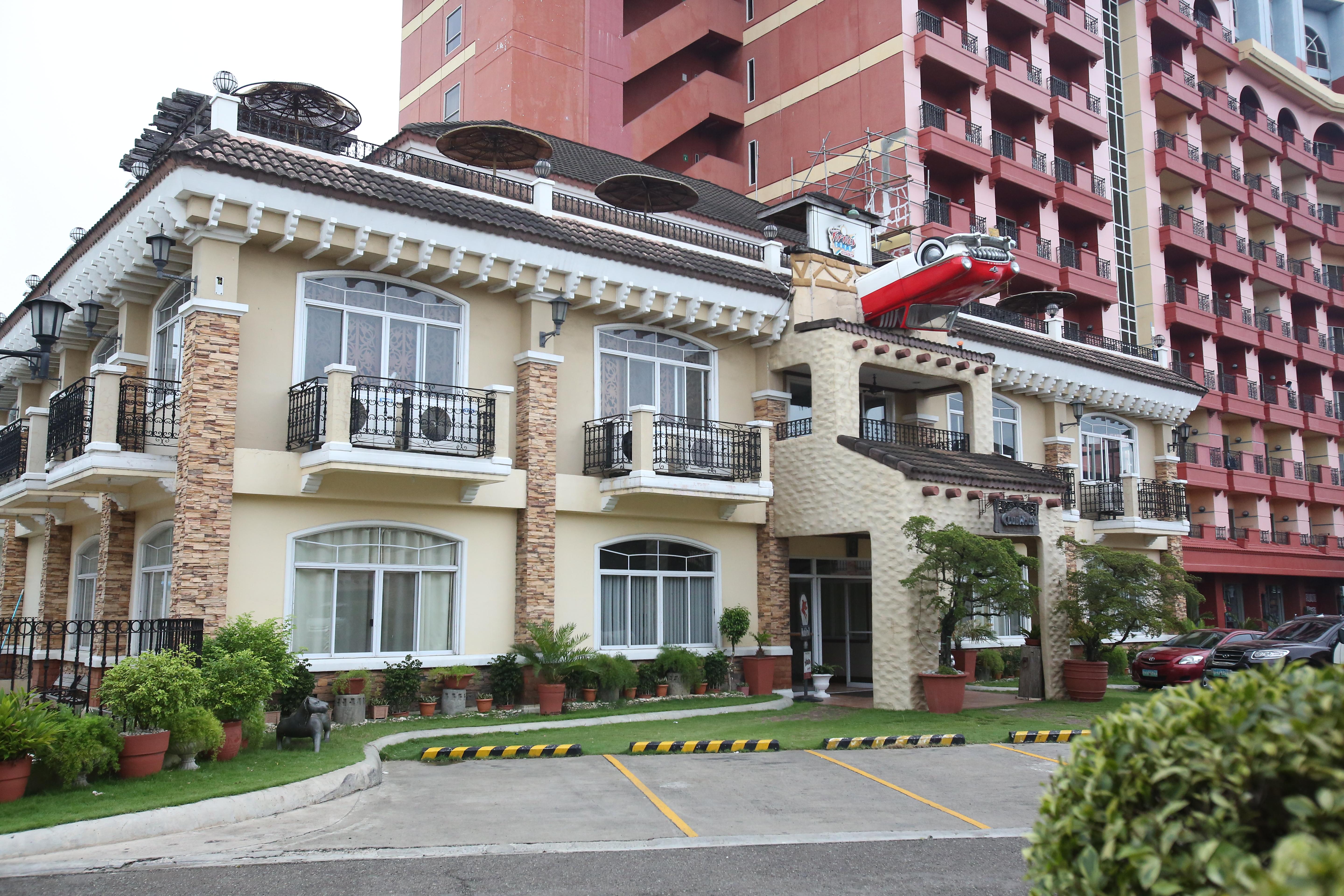 Crown Regency Suites Mactan Lapu-Lapu City Exterior photo